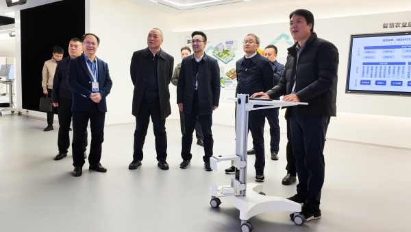 山西省農(nóng)業(yè)農(nóng)村廳黨組書(shū)記、廳長(zhǎng)孫京民一行蒞臨托普云農(nóng)調(diào)研考察