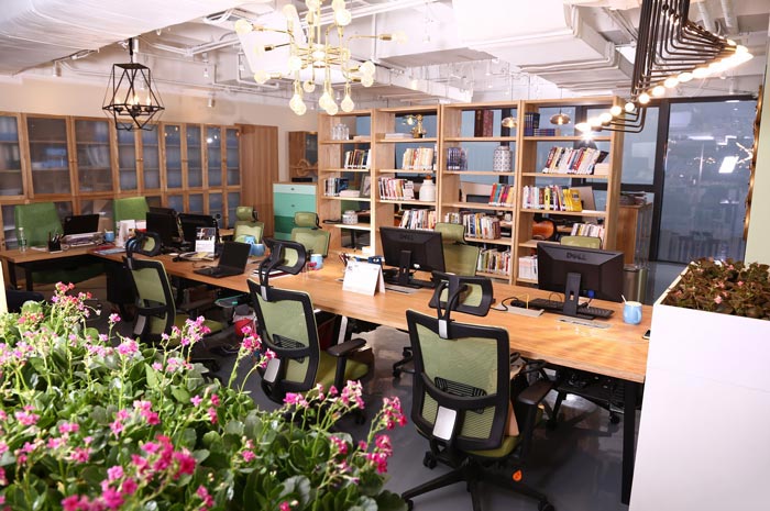 傳媒公司辦公室辦公區(qū)域裝修設(shè)計效果圖
